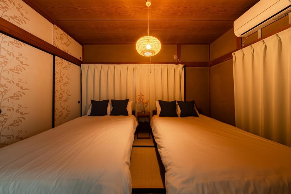 Bed, Photo of the whole room, Bedroom, air conditioner