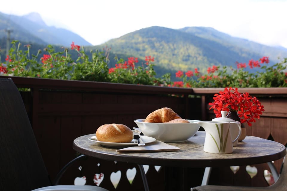 Natural landscape, Mountain view, Breakfast