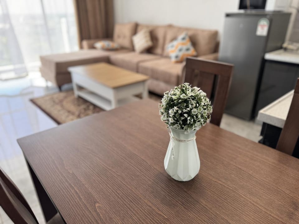 Kitchen or kitchenette, Living room, Seating area, Dining area