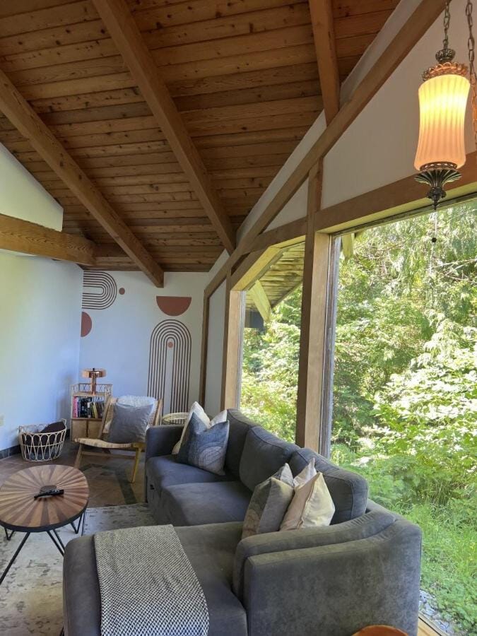 Garden, Living room, Seating area