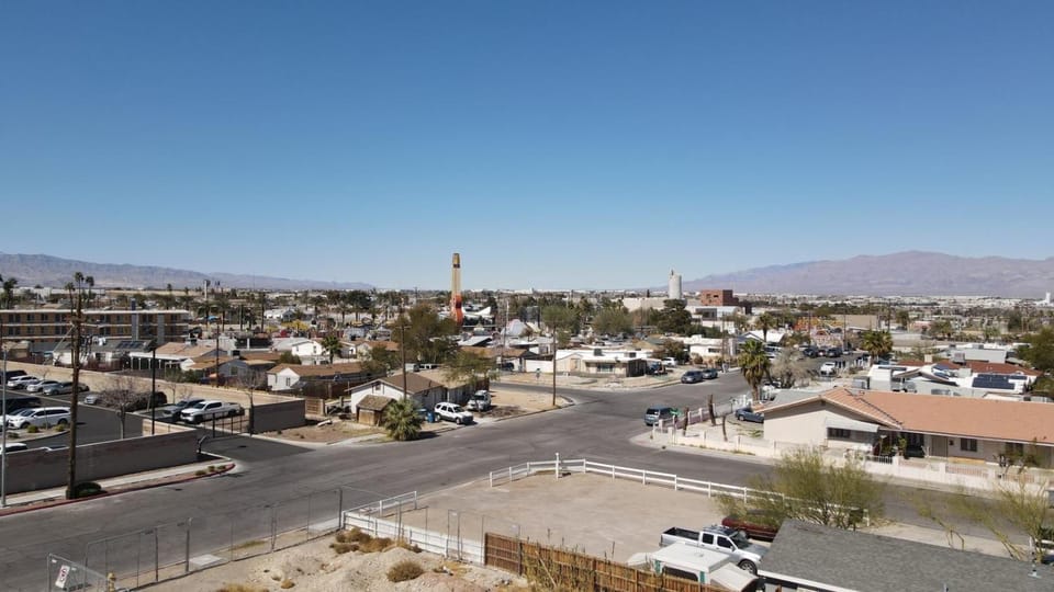 City view, Mountain view, Location