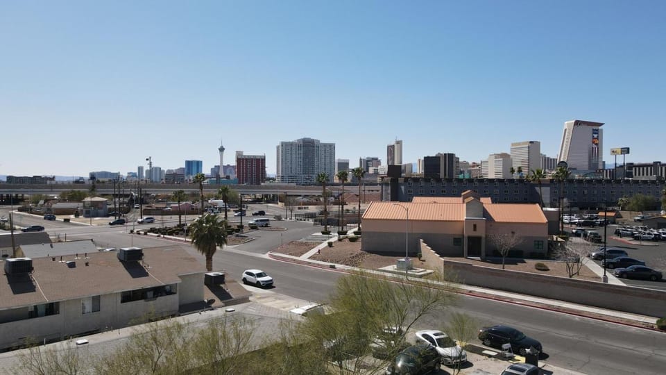 City view, Street view, Location