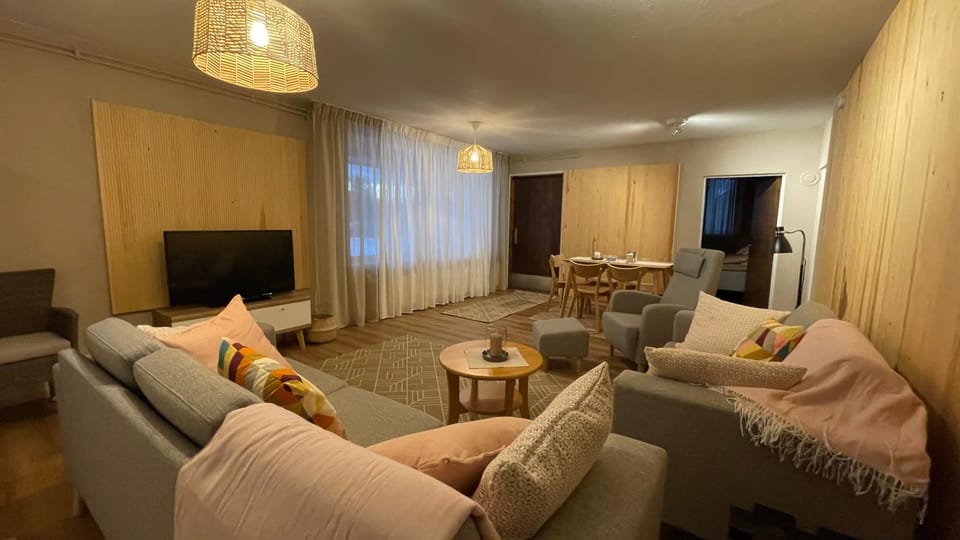 Communal lounge/ TV room