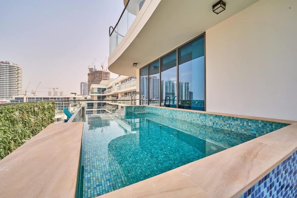 FAM Living - Samana Park Views - Brandnew 1Bed Apartment in Dubai