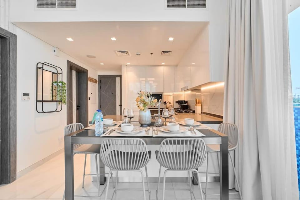 FAM Living - Samana Park Views - Brandnew 1Bed Apartment in Dubai