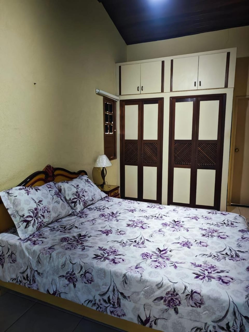 Photo of the whole room, Bedroom, wardrobe, air conditioner