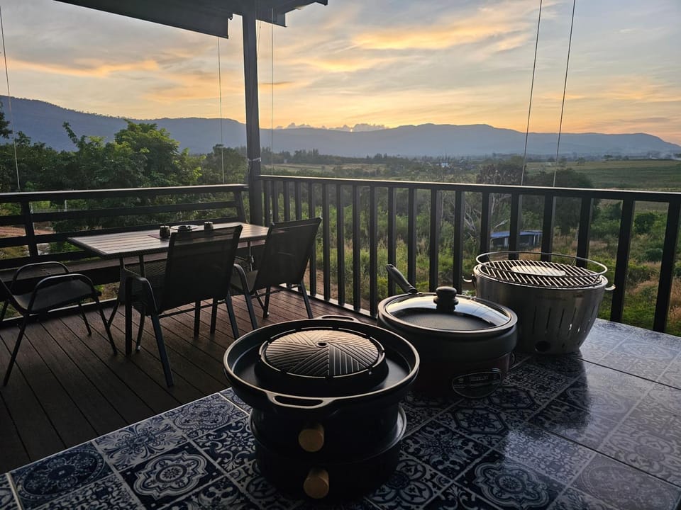 Balcony/Terrace, Dining area, Mountain view