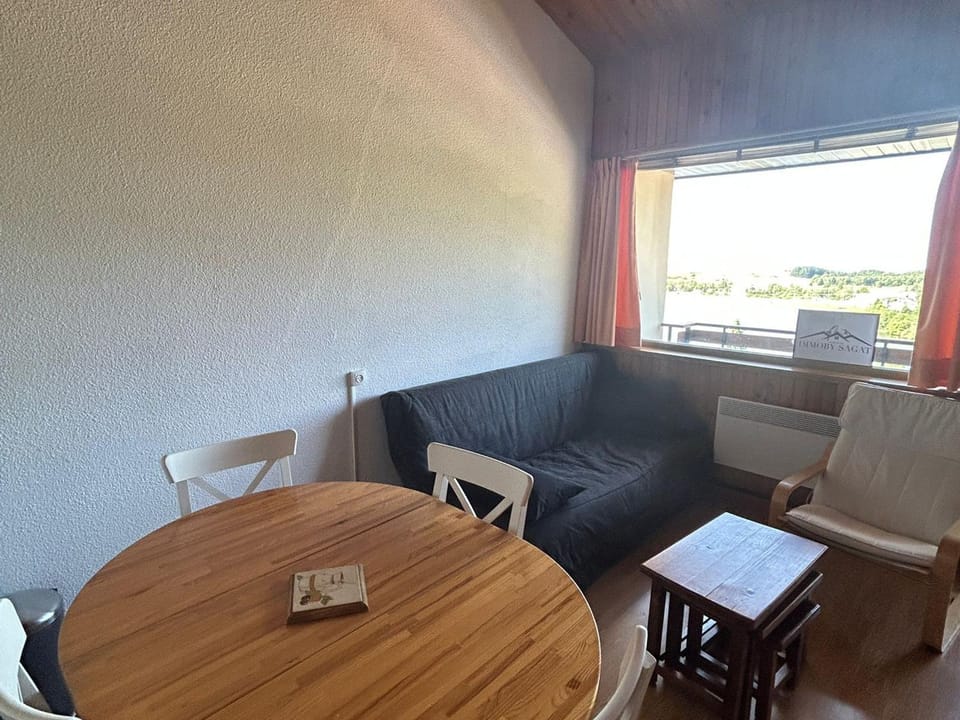 Appartement duplex 4 pers, centre station, garage privé - FR-1-814-82 Apartment in Besse-et-Saint-Anastaise