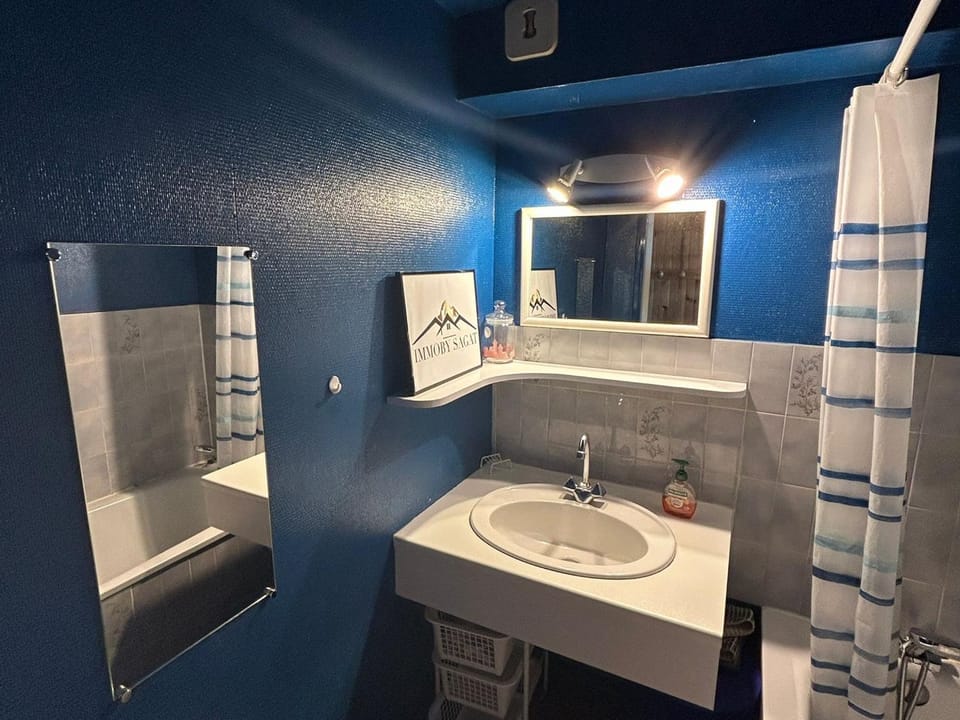 Appartement duplex 4 pers, centre station, garage privé - FR-1-814-82 Apartment in Besse-et-Saint-Anastaise