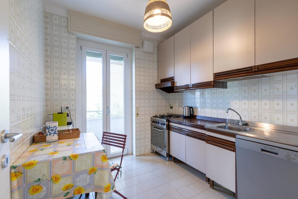 Kitchen or kitchenette, Dining area, dishwasher, oven, stove