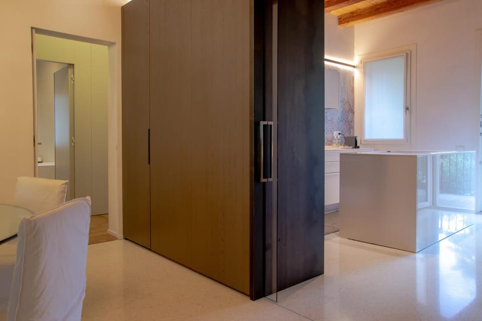 Dining area, kitchen