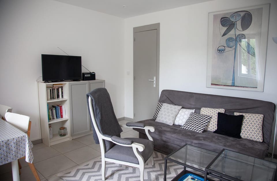 Communal lounge/ TV room, Living room, Seating area