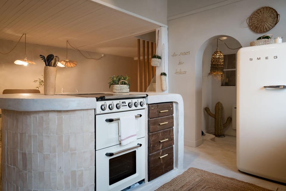 Kitchen or kitchenette, stove