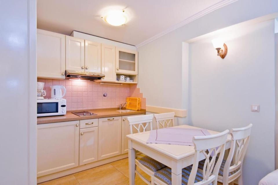 Hotel Sunceva Postelja Brela - Luxury studio with balcony and side sea view Apartment in Brela