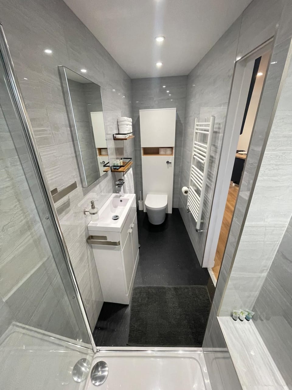 Self-contained studio with folding down Bed Apartment in Oxford