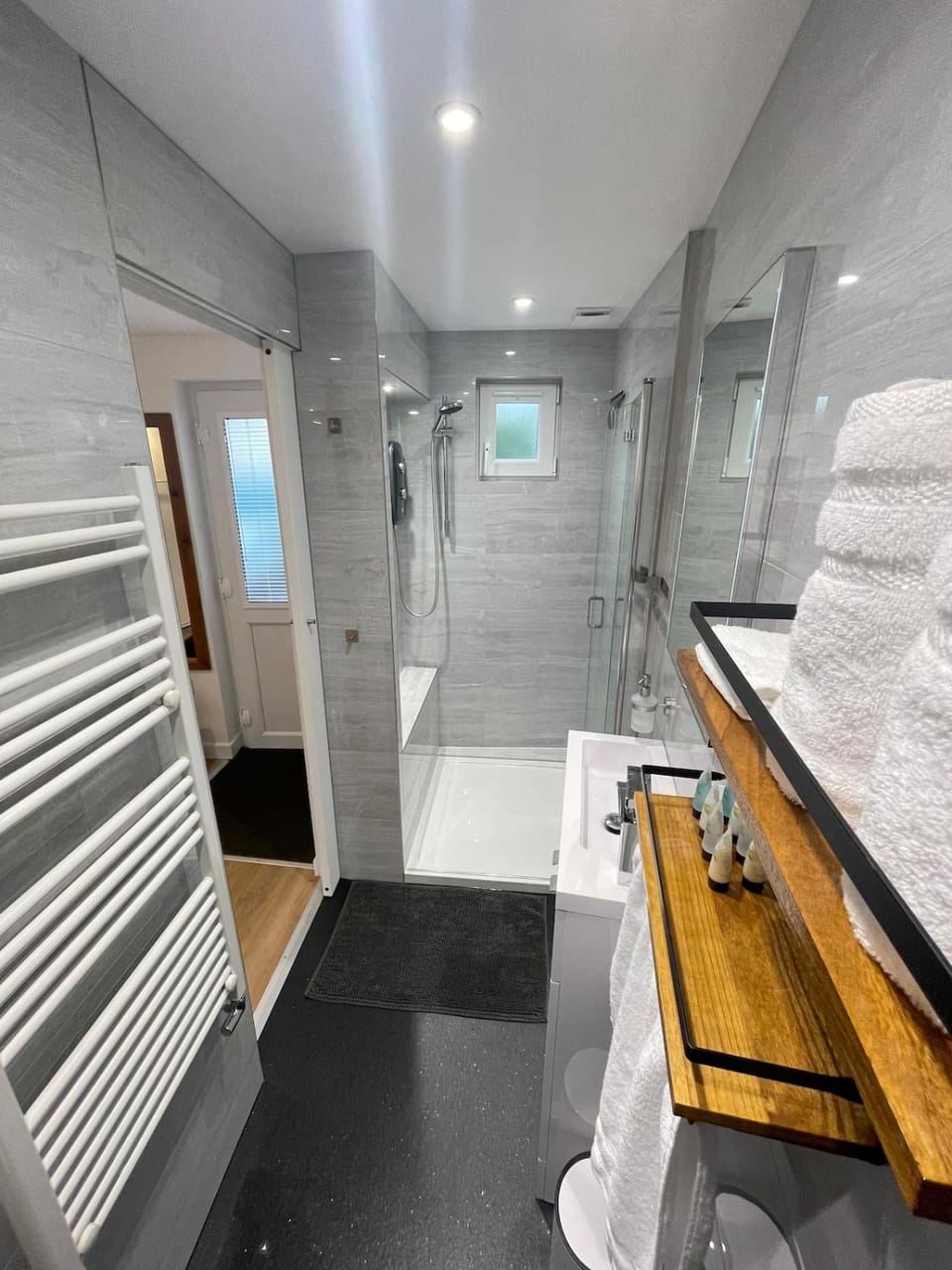 Self-contained studio with folding down Bed Apartment in Oxford