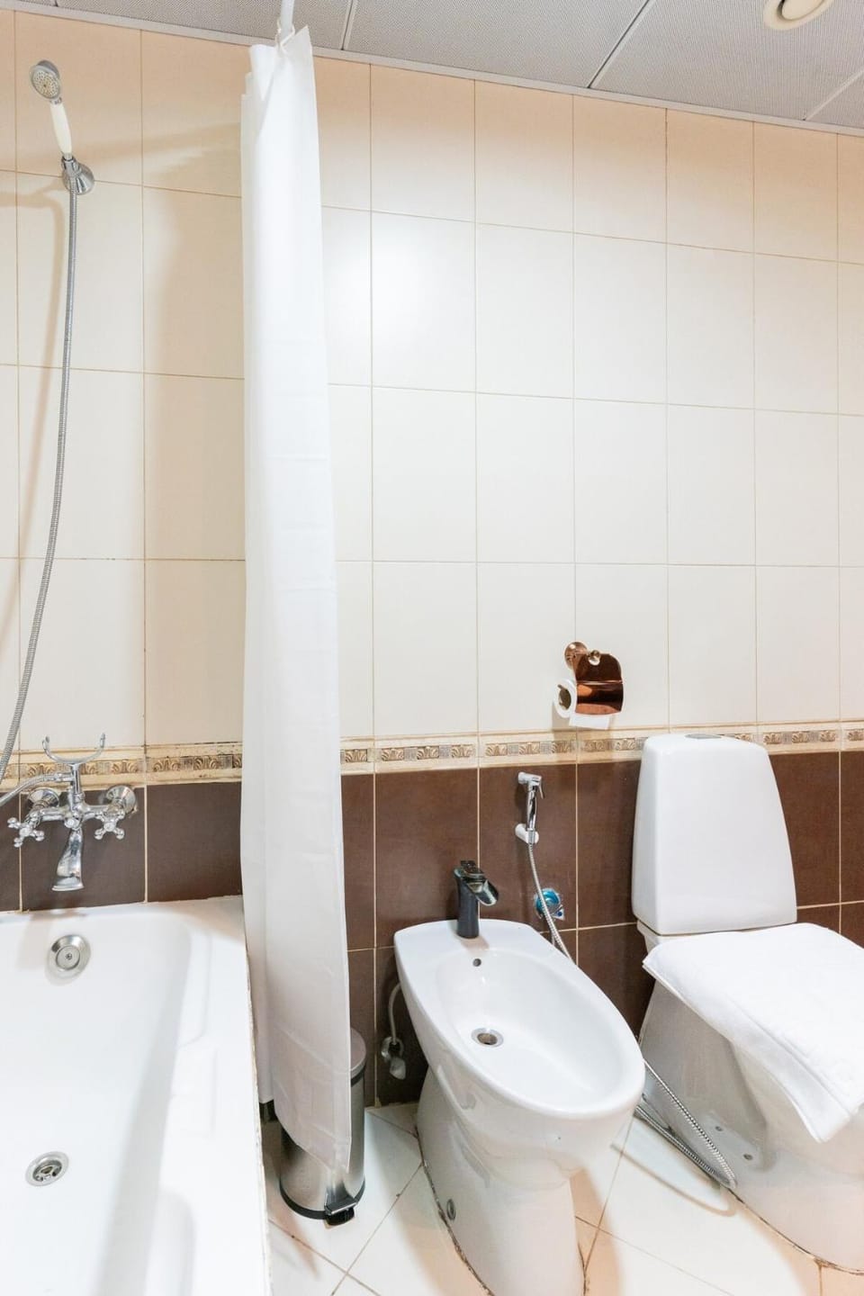 Shower, Toilet, Bathroom, bidet, towels