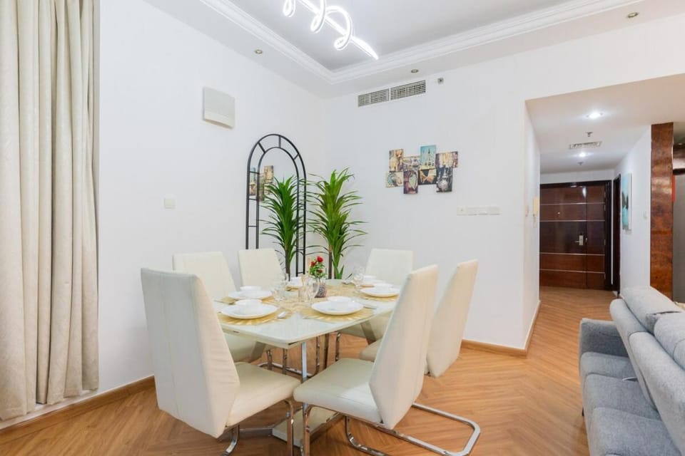 Kitchen or kitchenette, Living room, Seating area, Dining area, air conditioner