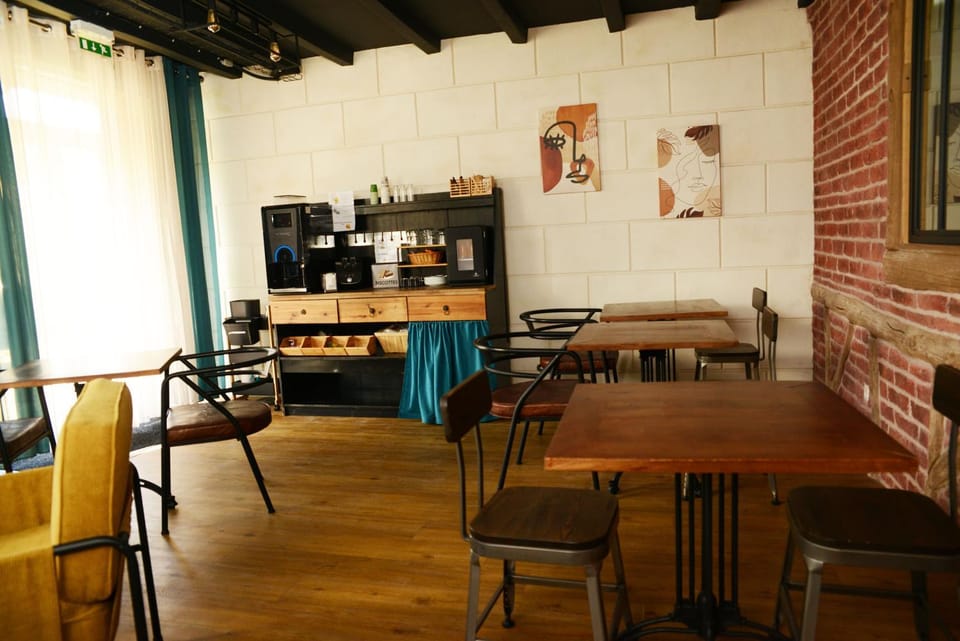 Communal lounge/ TV room