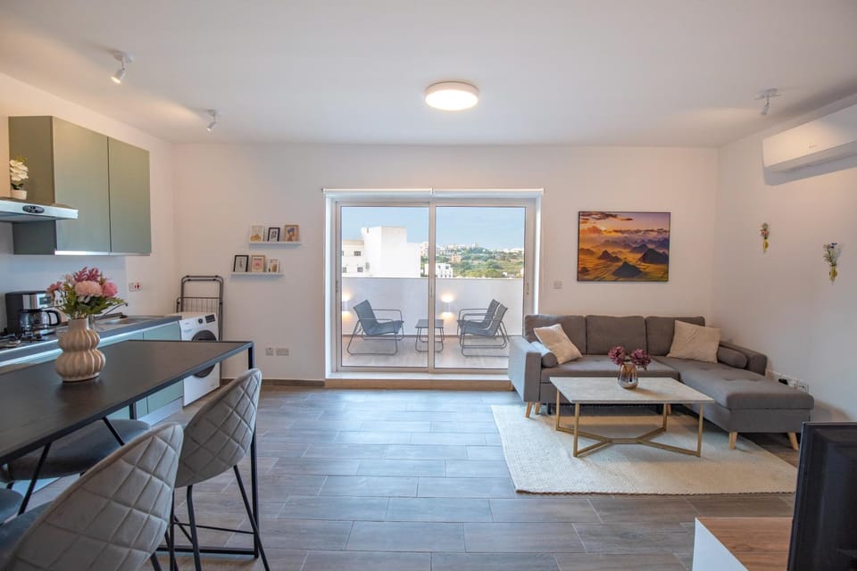 Communal lounge/ TV room, Living room, Dining area