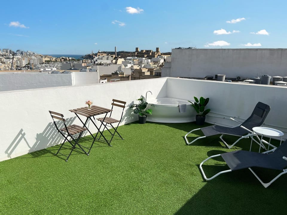 Garden, Hot Tub, View (from property/room), Balcony/Terrace, Balcony/Terrace, Spa and wellness centre/facilities, City view, Landmark view, Landmark view, Sea view, Sunset, Open Air Bath, Bath, sunbed