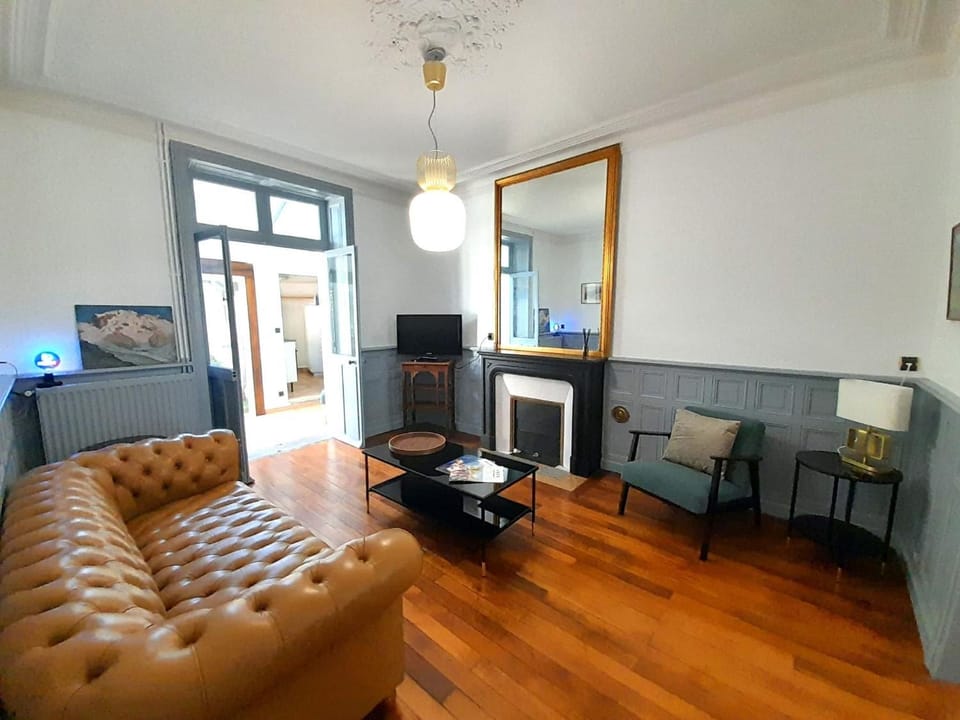 Communal lounge/ TV room, Living room