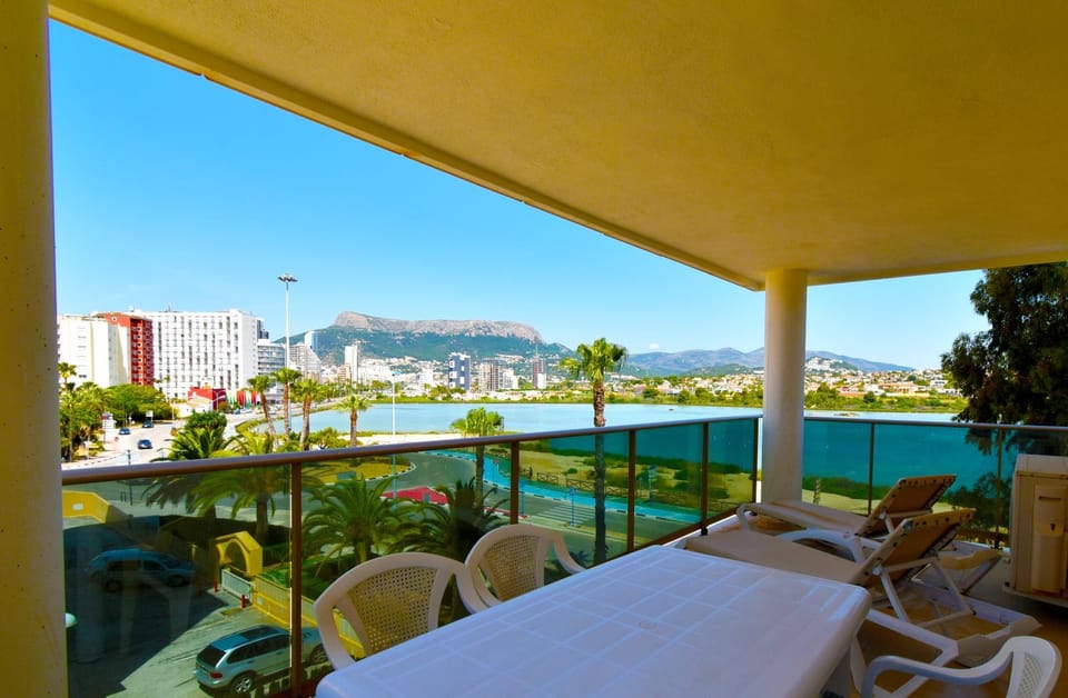 Natural landscape, Balcony/Terrace, Balcony/Terrace, Lake view, Mountain view