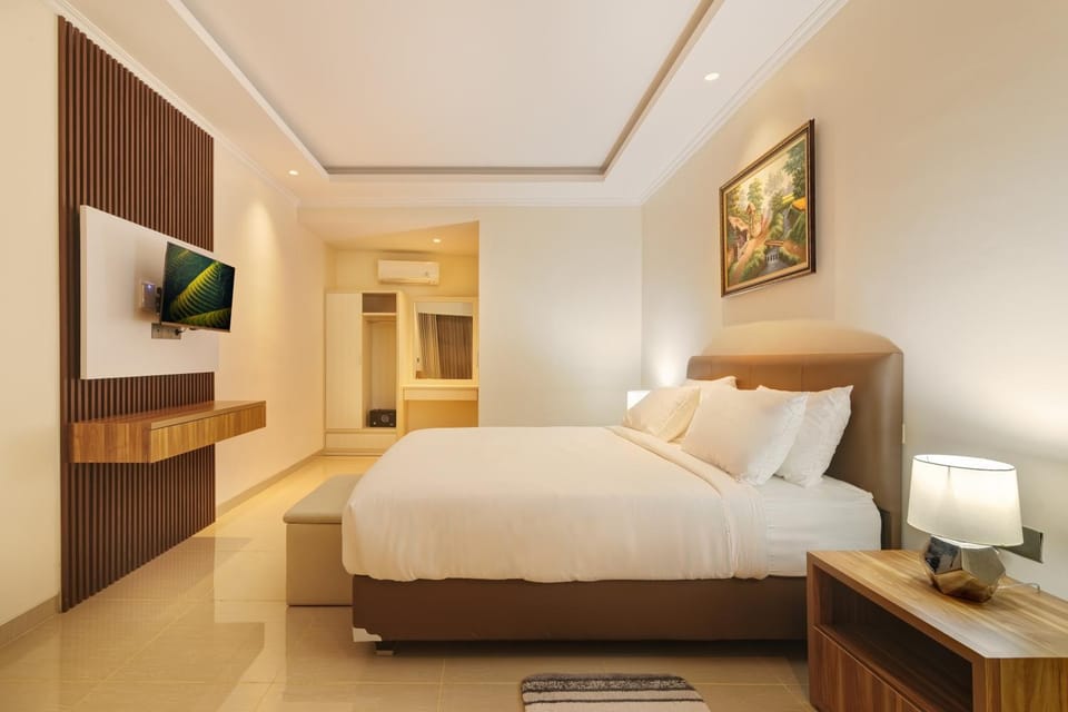 Bed, TV and multimedia, Bedroom