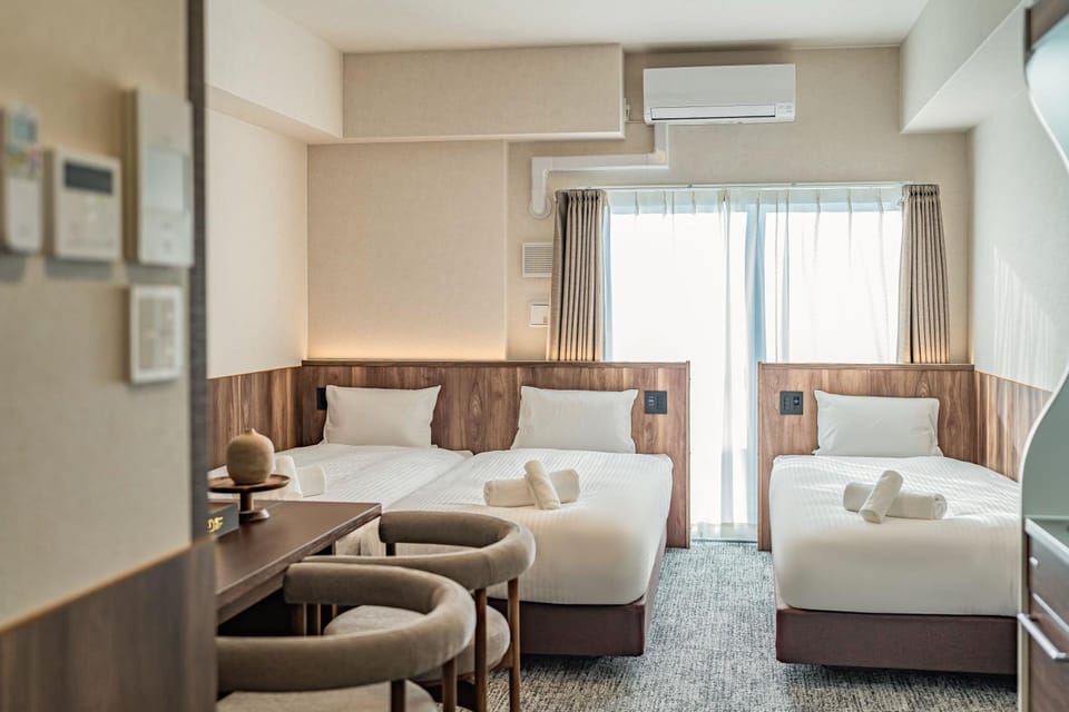 Bed, Living room, Photo of the whole room, Seating area, Bedroom, air conditioner