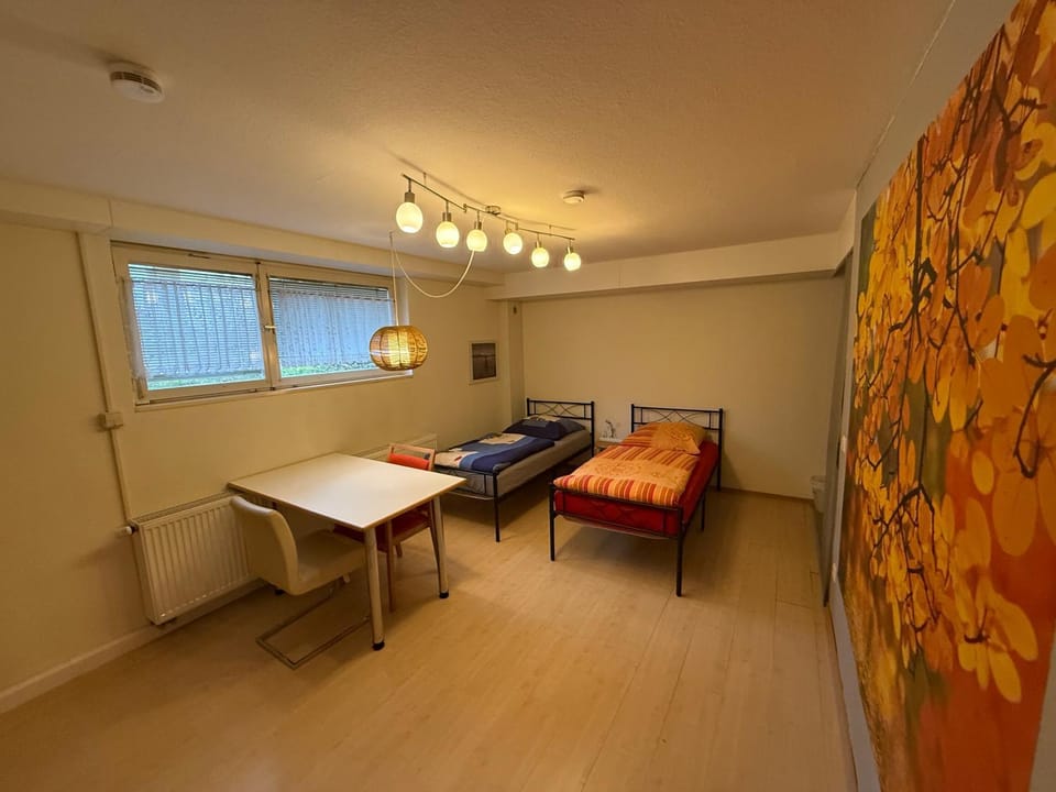 Property building, Bed, Dining area, Bedroom