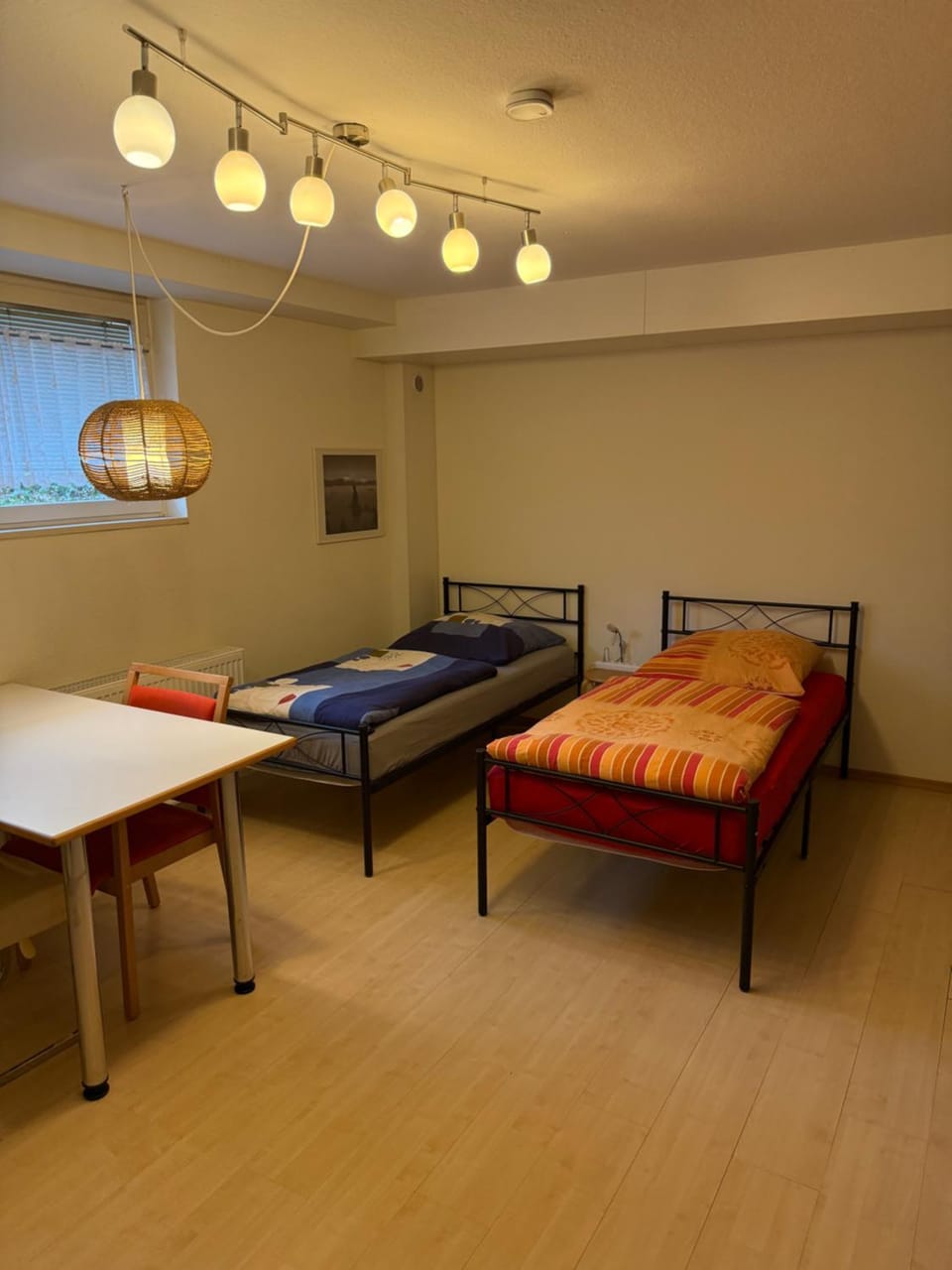 Bed, Dining area, Bedroom