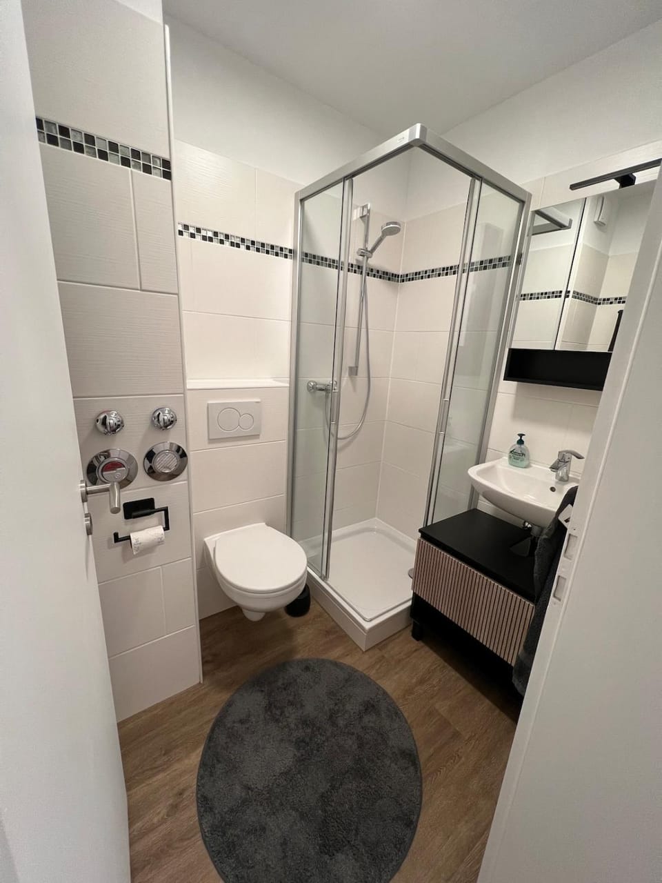 Shower, Toilet, Bathroom