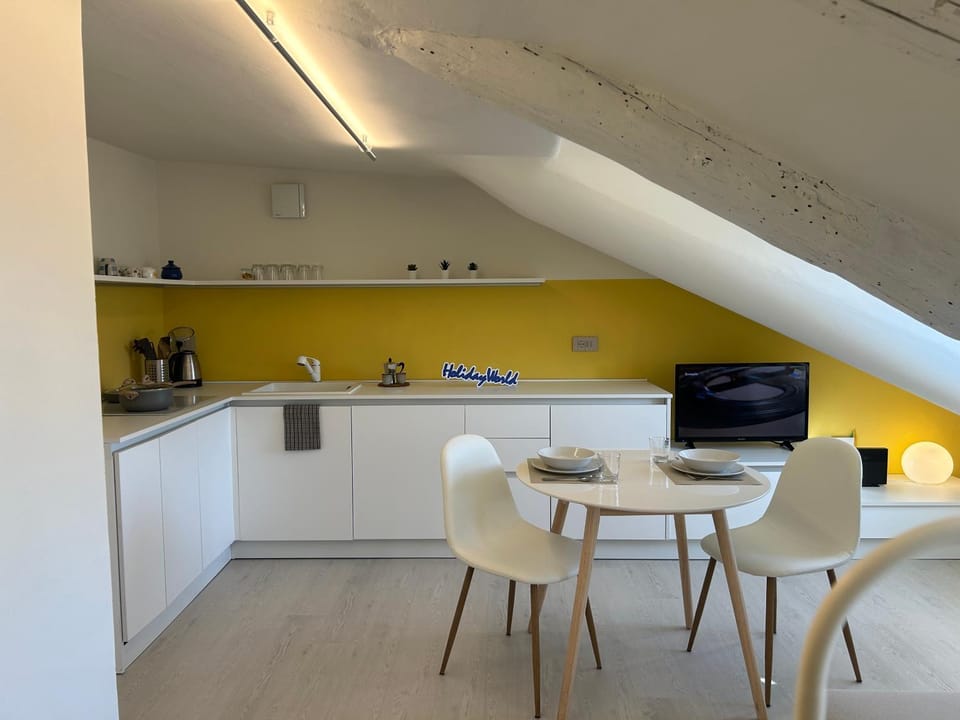 Kitchen or kitchenette, Dining area, stove