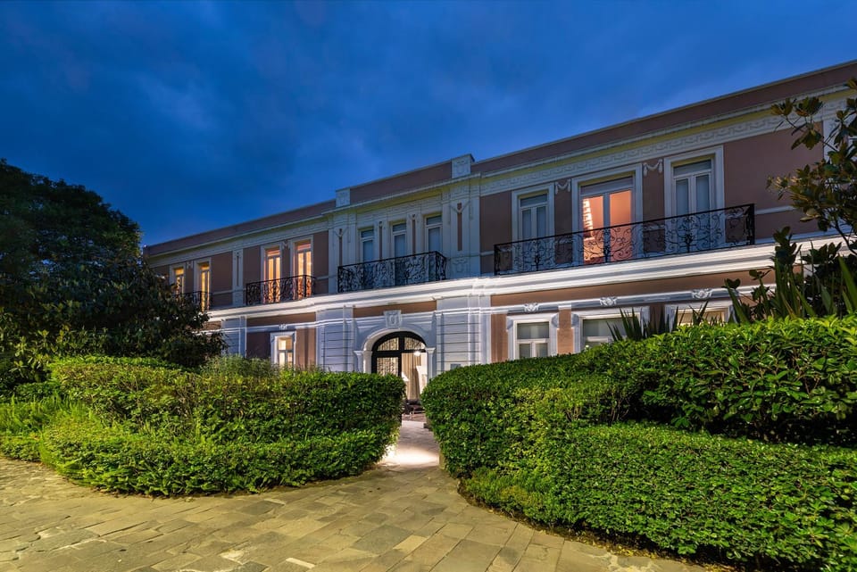 Property building, Nearby landmark, Bird's eye view, Garden, View (from property/room), Garden view
