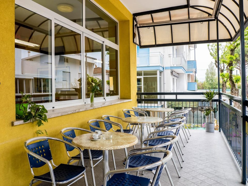 Patio, Day, View (from property/room), Balcony/Terrace, Living room, Seating area