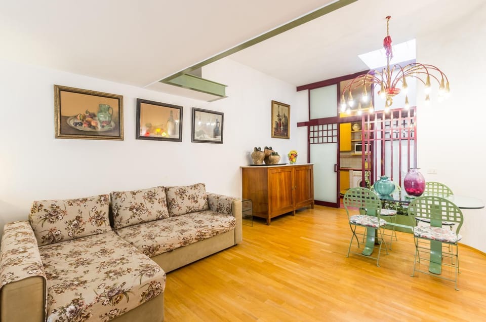 Bed, Living room, Dining area