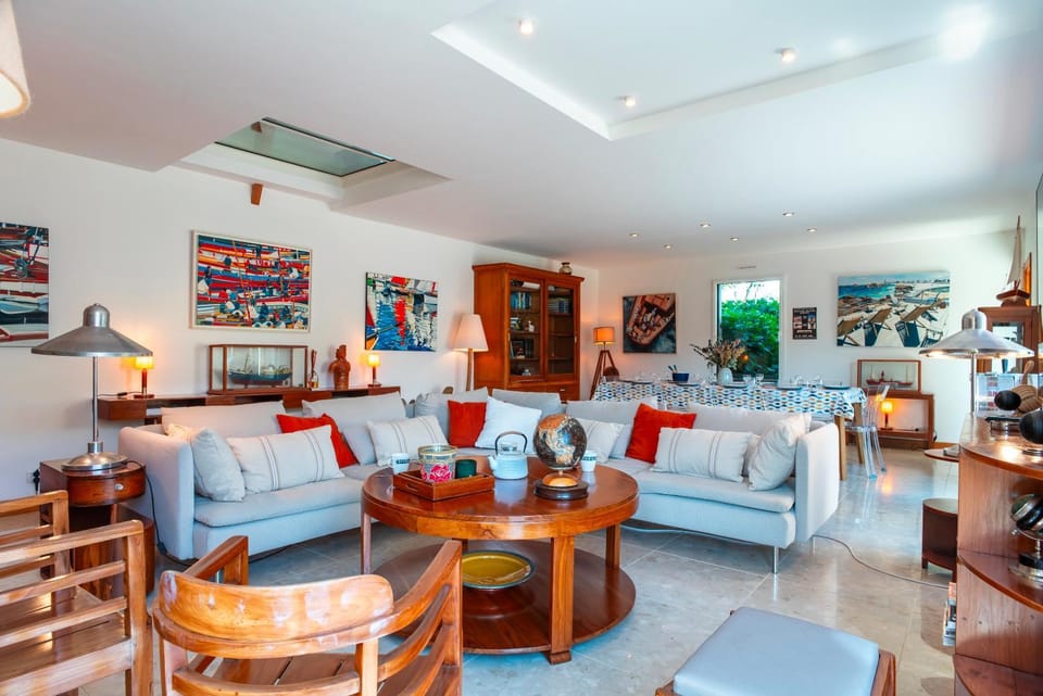 Living room, Seating area