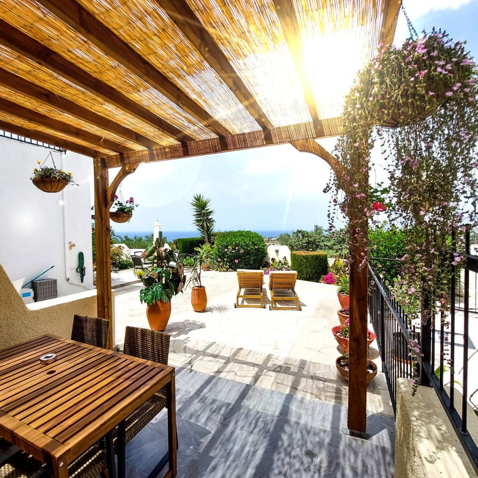 View (from property/room), Balcony/Terrace, Seating area, Garden view, Sea view, Sunrise