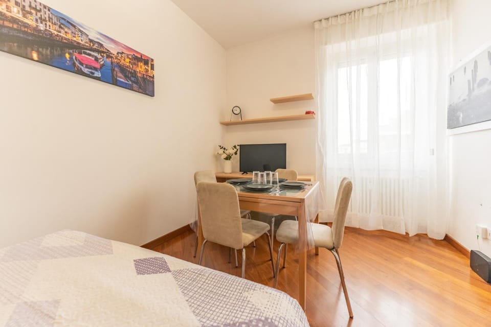 Bed, TV and multimedia, Living room, Seating area, Dining area