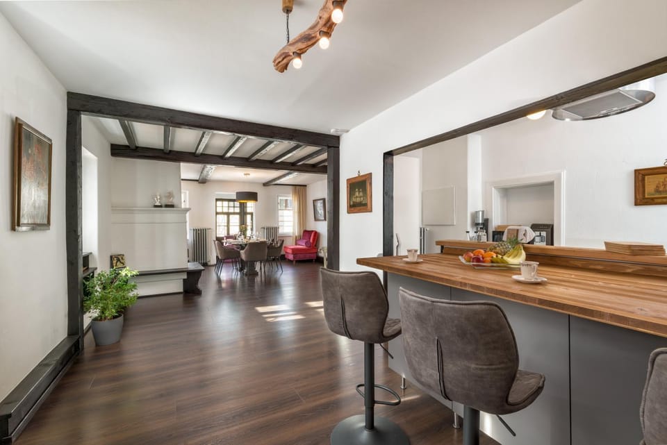 Kitchen or kitchenette, Seating area, Dining area