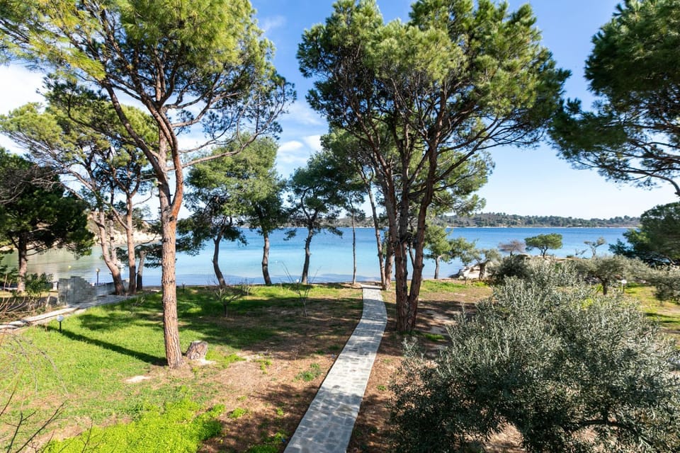 Filyra Seafront Villa, Vourvourou Villa in Halkidiki