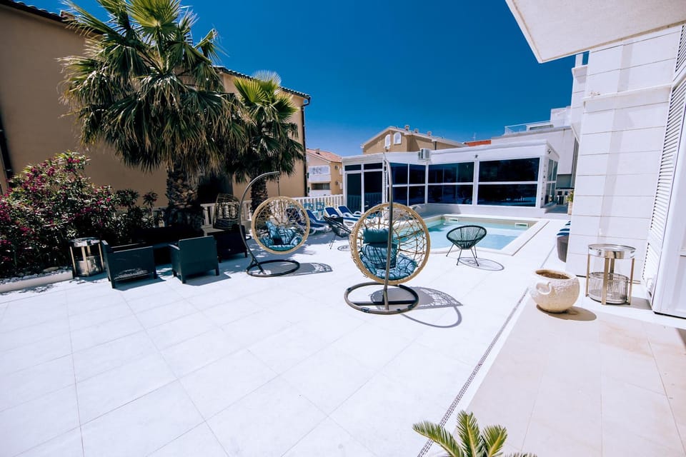 Property building, Swimming pool