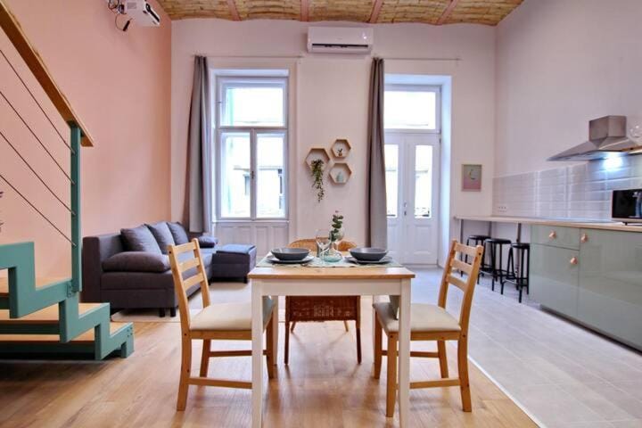 Canga Downtown Studio for 6ppl, balcony, projector Apartment in Budapest