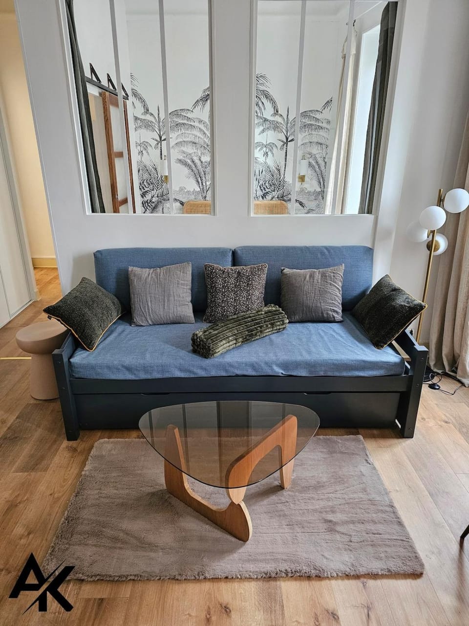 Bed, Living room