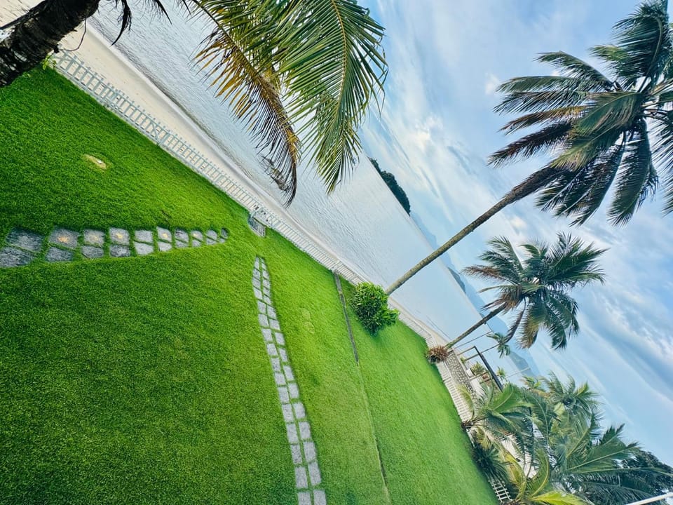 Garden, Sea view