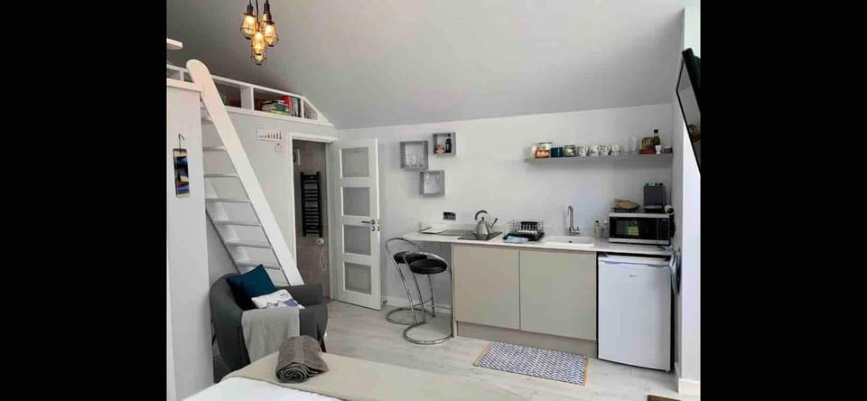 Modern Luxury Compact Cabin on the Jurassic Coast Cabin in Bournemouth