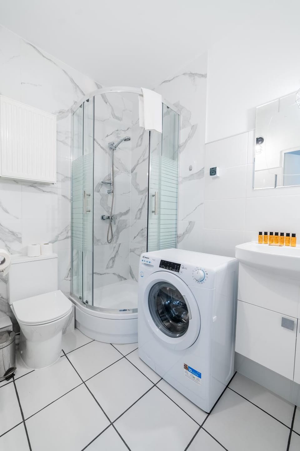 Shower, Bathroom, towels, washing machine