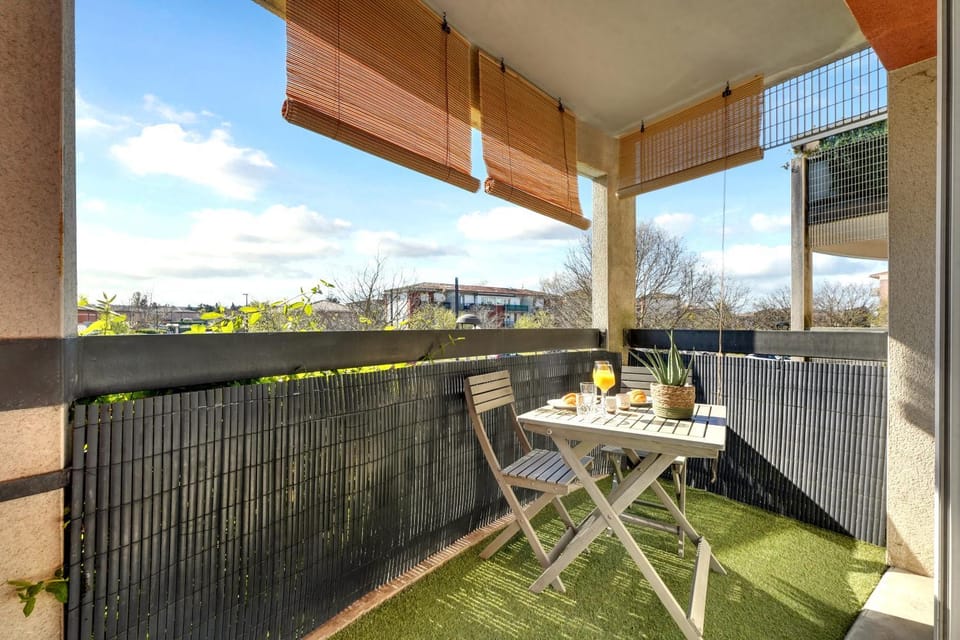 Le Montaigne-Clim-Parking Privé-Tramway-Airbus-MEETT Apartment in Toulouse
