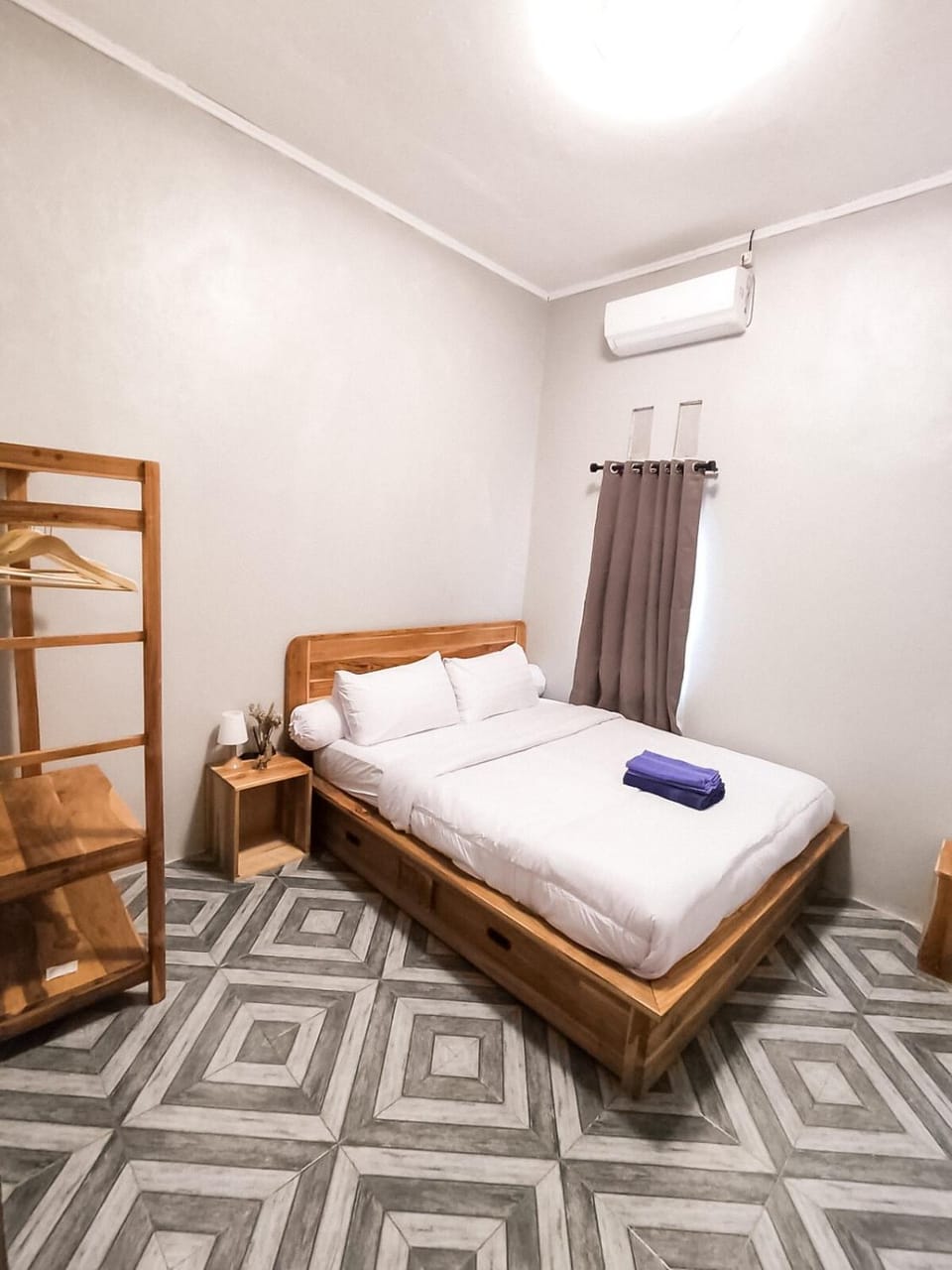 Bed, Photo of the whole room, Bedroom, towels, air conditioner