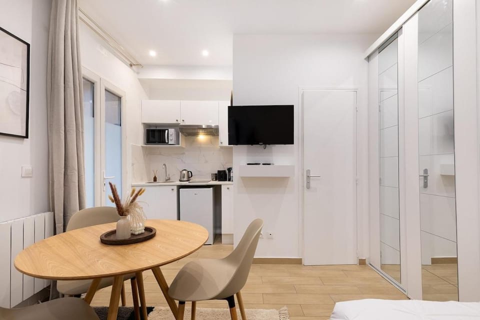 Lasuite Montbrun Apartment in Paris